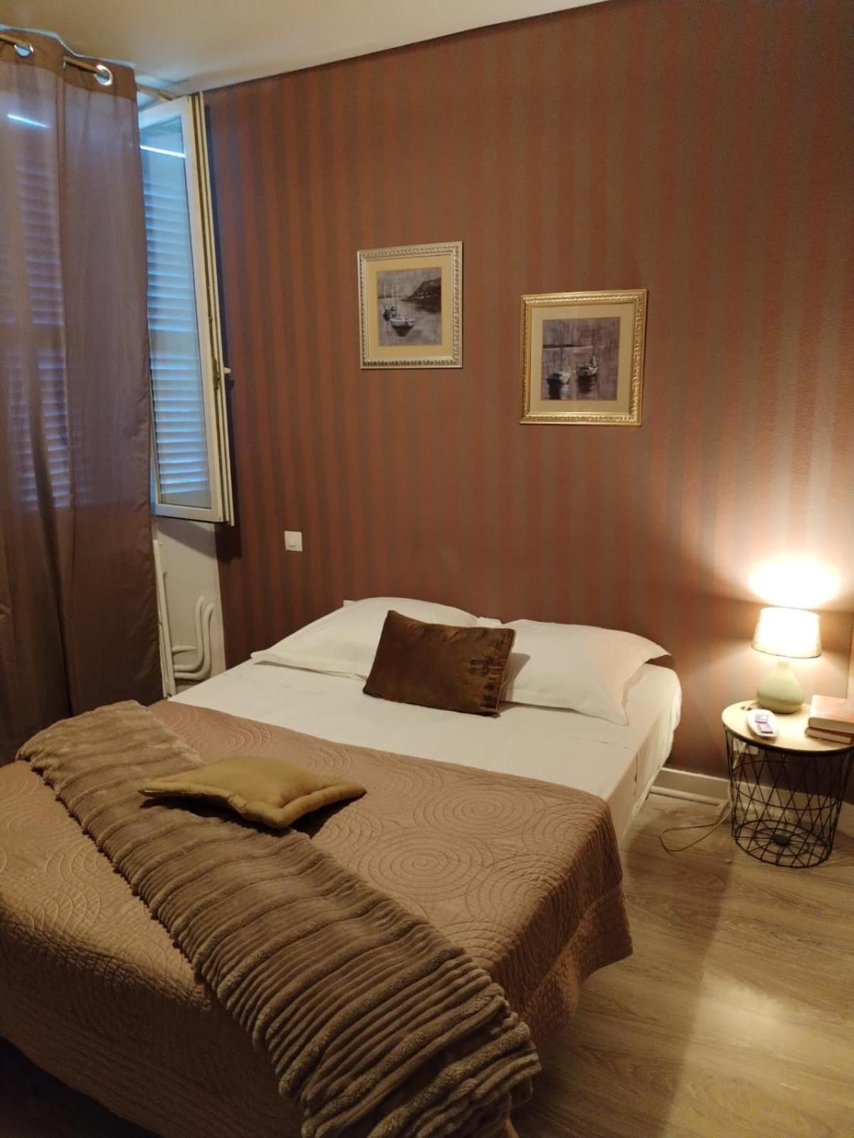 Hotel Aux Trois Rois Pont-Sur-Yonne Esterno foto