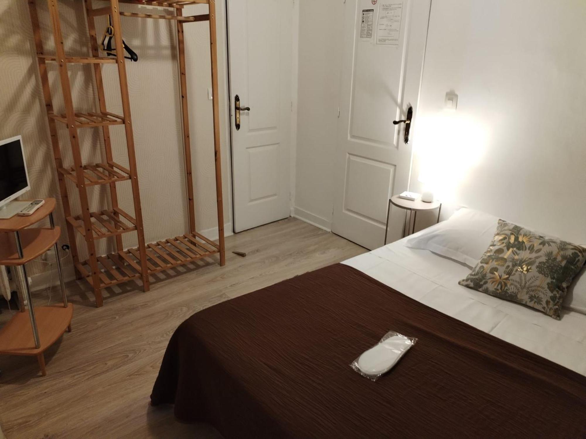 Hotel Aux Trois Rois Pont-Sur-Yonne Esterno foto